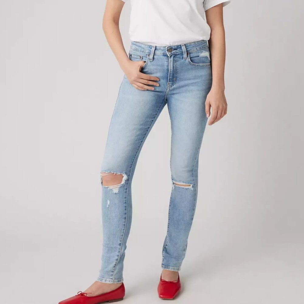 Levi’s 721 High Rise Light Wash Distressed Skinny Jeans (Women's Size 24)